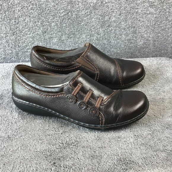 Clarks Soft Cushion Brown Loafer with Accent Buttons ‎ Size 9.5 M - Picture 1 of 8